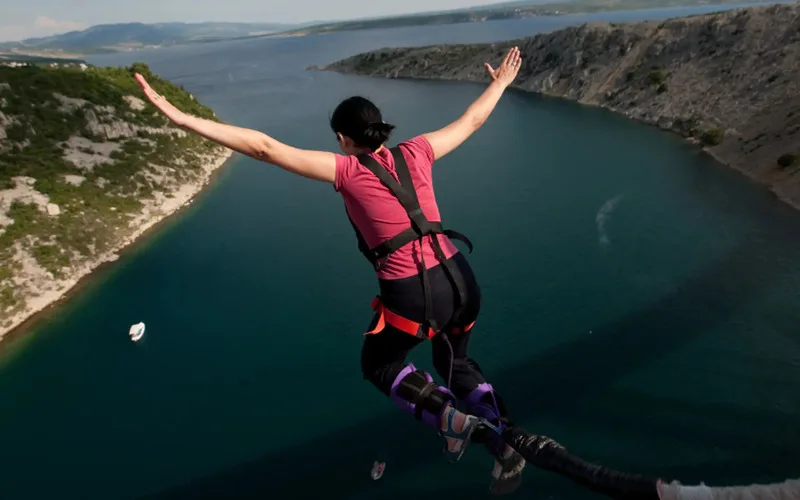 nhay bungee la gi mon the thao mao hiem day kich tinh