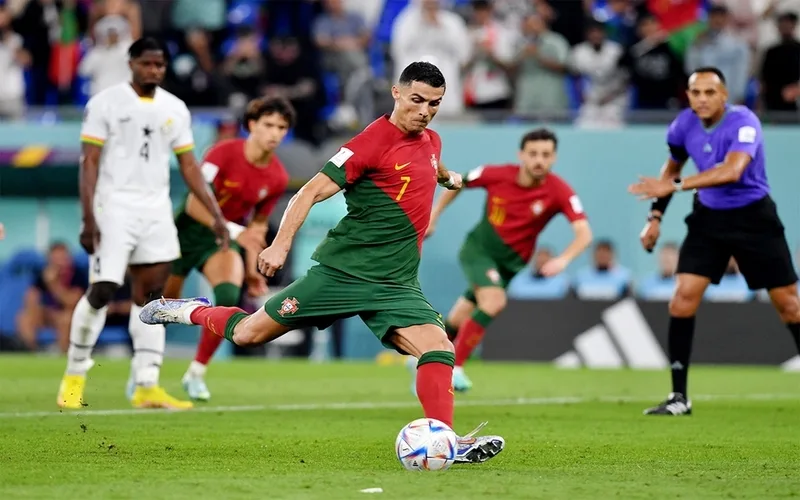 ronaldo mac ao so may qua tung giai doan su nghiep