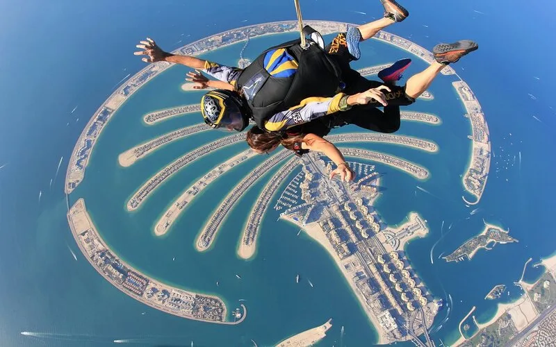 skydiving la gi top 10 dia diem nhay du noi tieng the gioi