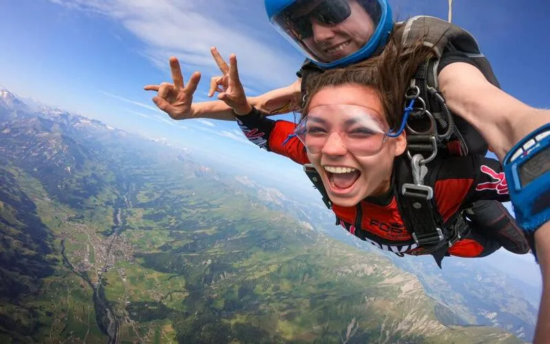 skydiving la gi top 10 dia diem nhay du noi tieng the gioi
